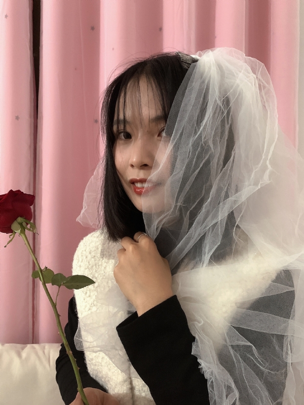 持紫菜包饭的女孩的第一张照片--泰宁交友网